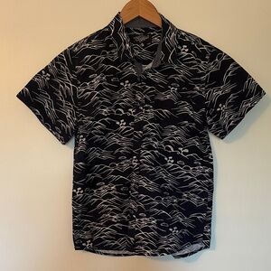 Eighty Eight Black and White Wave Pattern Shirt (Like New, Teen, 12-14)